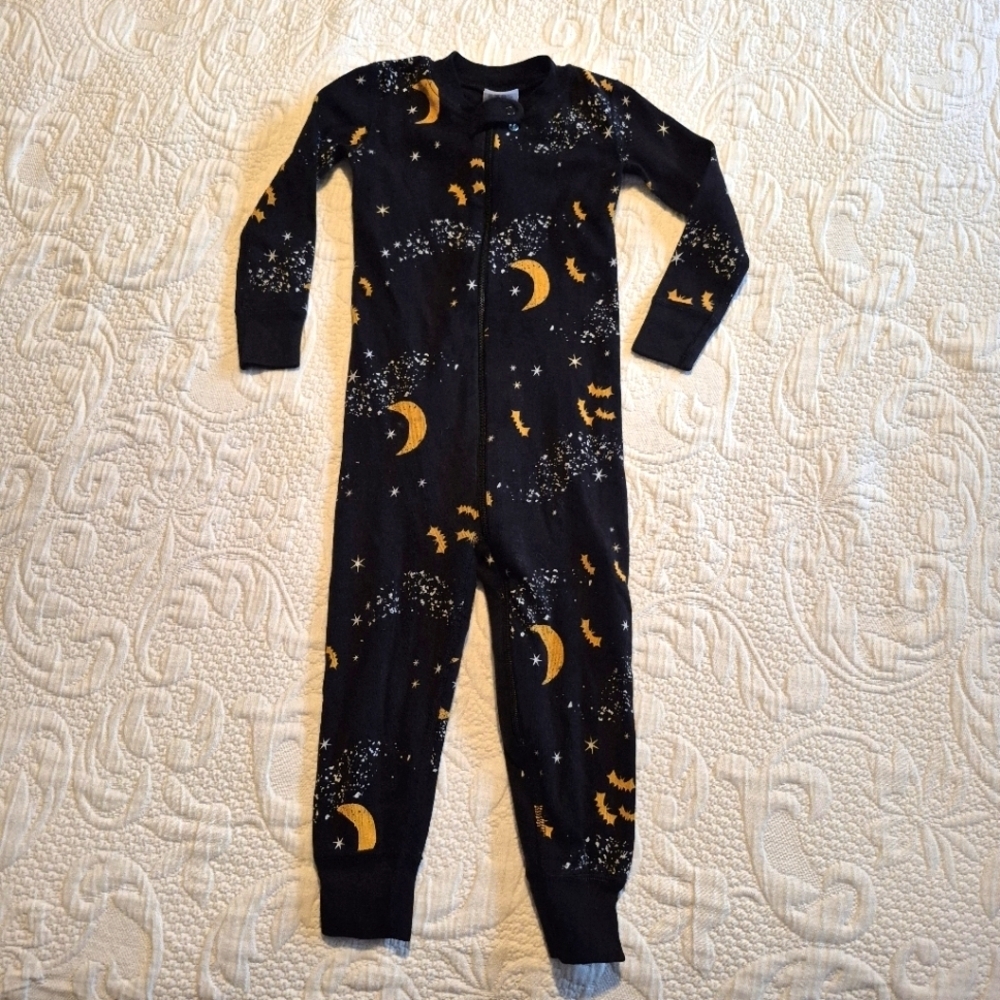 Hanna Andersson girls size 85 or 2T black with gold moon bats 1 piece pajama GUC